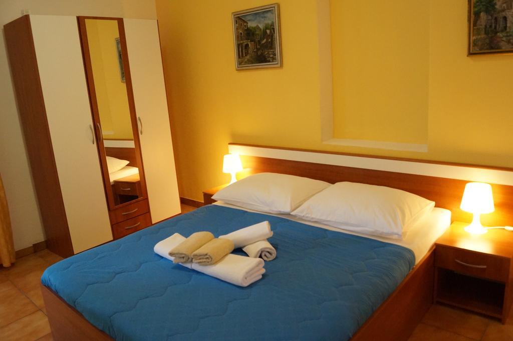 Studio Apartments Marija With Private Parking มาคาร์สกา ภายนอก รูปภาพ